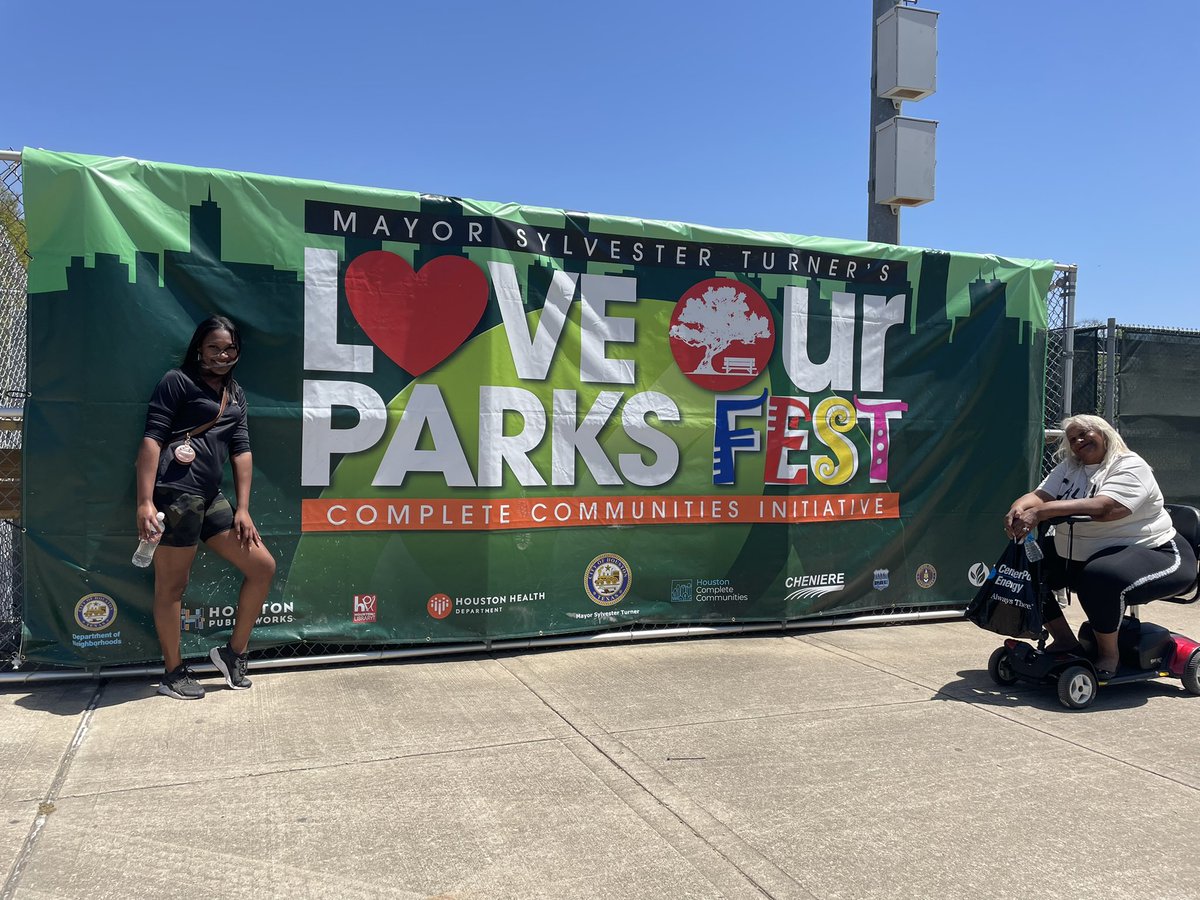 DanyelleV_STX's tweet photo. #FirstNet + @stxsigteam + #EASTX + @LuisSilva_STX retail doors = STX powerhouse of teamwork and partnership!! Another amazing event with our awesome partnership. Mayor Turners Park Event was an absolute blast!! @melig24 @angelarosspa @Christi90365802 @CanasOfNTX @Edith_Acevedo06 https://t.co/KzfcjcStTw