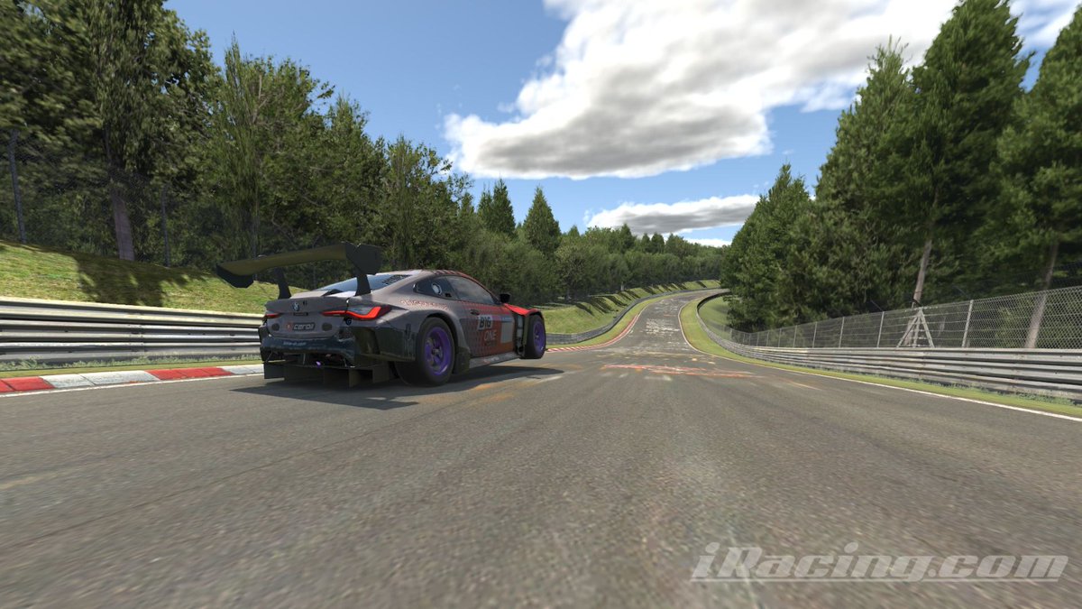 #iRacing

#24hNürburgring de <a href="/iRacing/">iRacing</a>

A falta de 20 minutos para el final nos mantenemos en P7

Menuda volada se ha pegado @B1_SitoFerrer con nuestro BMW 🚀

Seguimos hasta el final 💪

❤️#WeAreOne <a href="/ceroil/">CEROIL</a> <a href="/Thunder_Clothes/">Thunder Clothing</a>