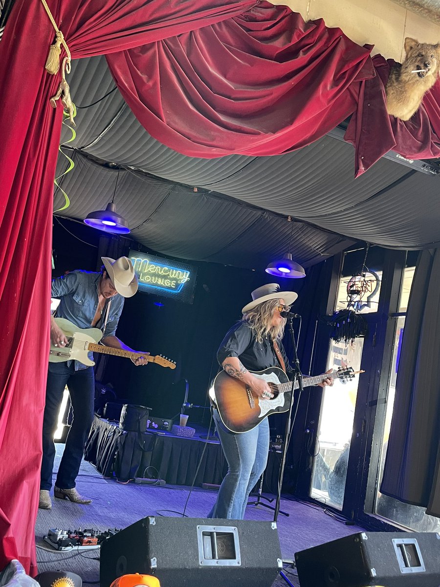 MissCaseyMarie's tweet photo. Gawd I love the freaking The Mercury and their Frozen Vegas Bombs.
Shit is about to get weird in Tulsa tonight. #ThisBarSucks https://t.co/p51sNsI0GO