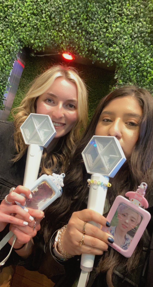 cassandjoc's tweet photo. Thank you to everyone that stopped by and talked to us! We seriously appreciate every single one of you that had a good time! 🤍 

We are so happy our last event was a success! 💖 
#EXOLsCelebrateWithEXO #EXO10thannivesary https://t.co/vauJiLH7TG