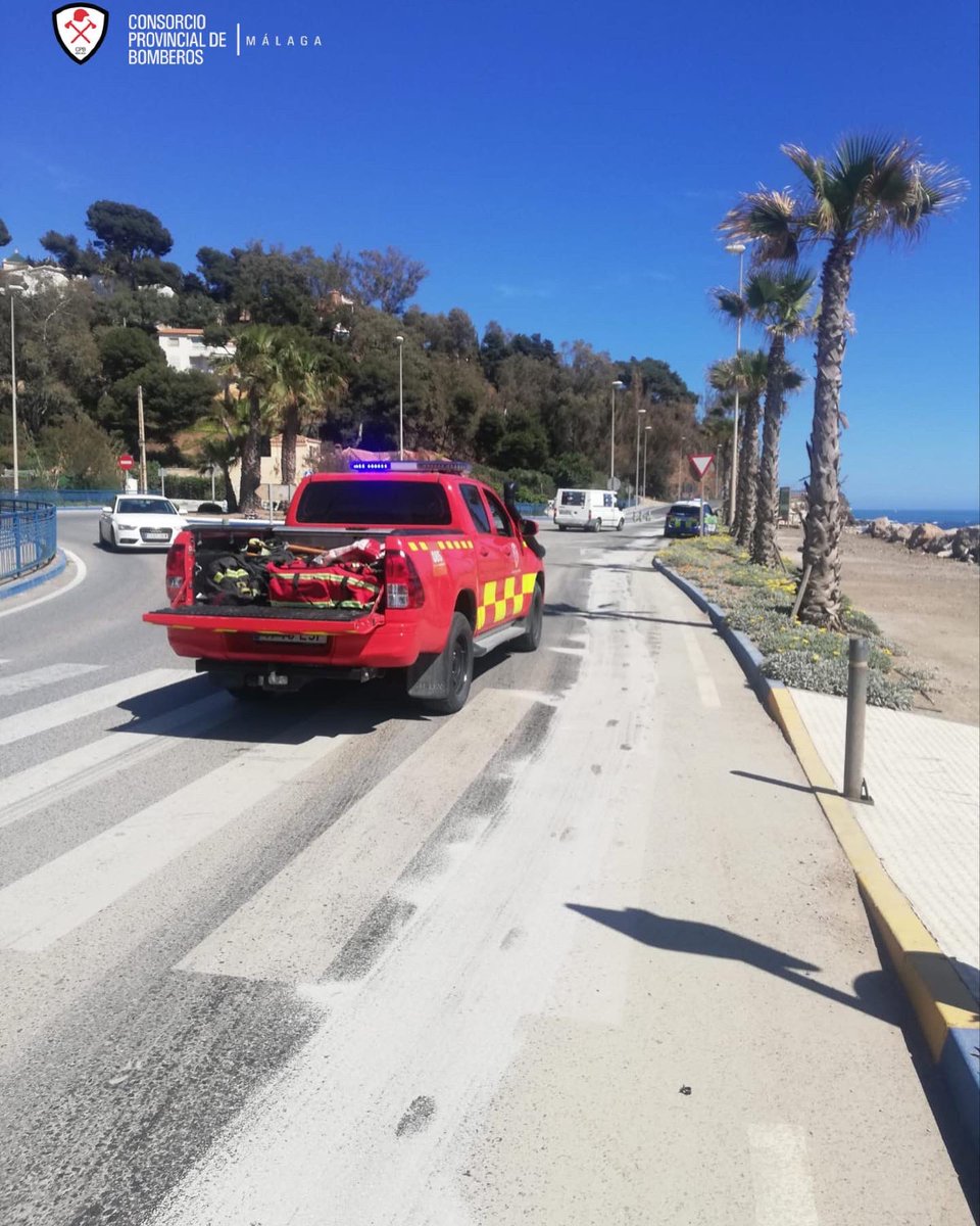 cpbmalaga's tweet photo. Cuando se produce un accidente de tráfico o un vertido en la calzada, una de nuestras labores es acondicionarla para que quede en buen estado y garantizar la seguridad. Como está mañana hemos hecho en #VélezMálaga #CPBMálaga #Bomberos #Seguridad #Prevención #LaboresPreventivas https://t.co/zG4rnnFdVt