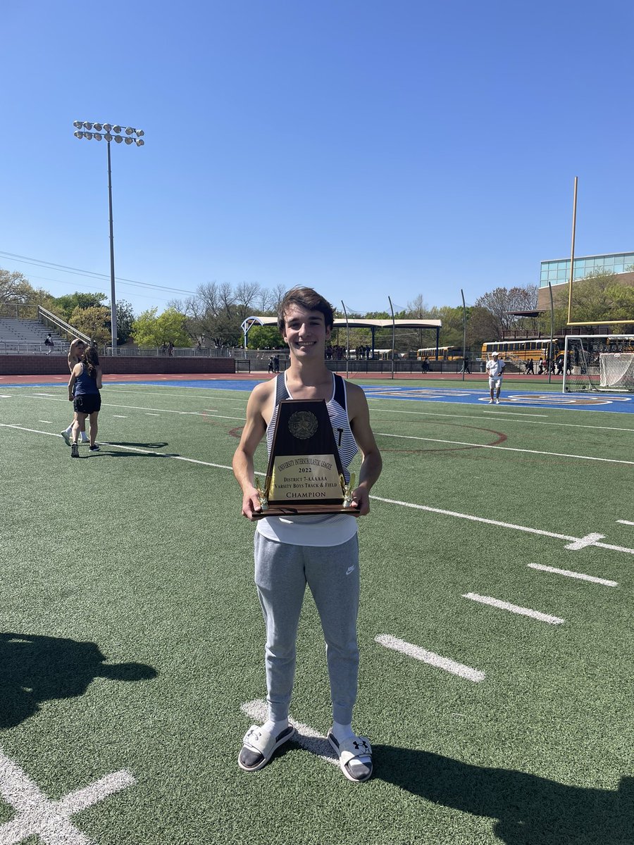 XCJesuit's tweet photo. The Rangers have a dominant performance at the 6A District 7 Championship Meet and take home first place!🏆🥇 https://t.co/9iiIRrqjGQ