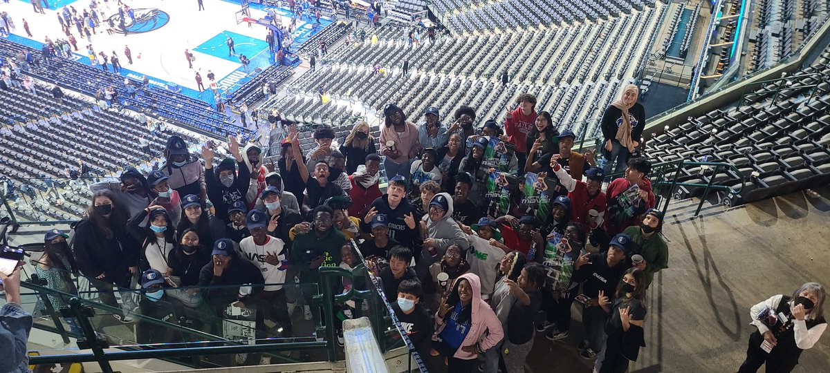 AnthonyRene20's tweet photo. So happy we could finally make it back to the AAC with the kids.  Haven't been able to take them since the NBA shut down 2 seasons ago.  Big thanks to @aydelotte_laura  and Ms. Thacker for going above and beyond helping! @berknerathletic @ljhpatriots @Apollo_JH #futureRams https://t.co/YLmBlJPOZo