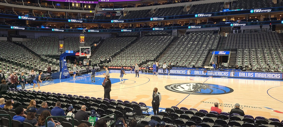 AnthonyRene20's tweet photo. So happy we could finally make it back to the AAC with the kids.  Haven't been able to take them since the NBA shut down 2 seasons ago.  Big thanks to @aydelotte_laura  and Ms. Thacker for going above and beyond helping! @berknerathletic @ljhpatriots @Apollo_JH #futureRams https://t.co/YLmBlJPOZo
