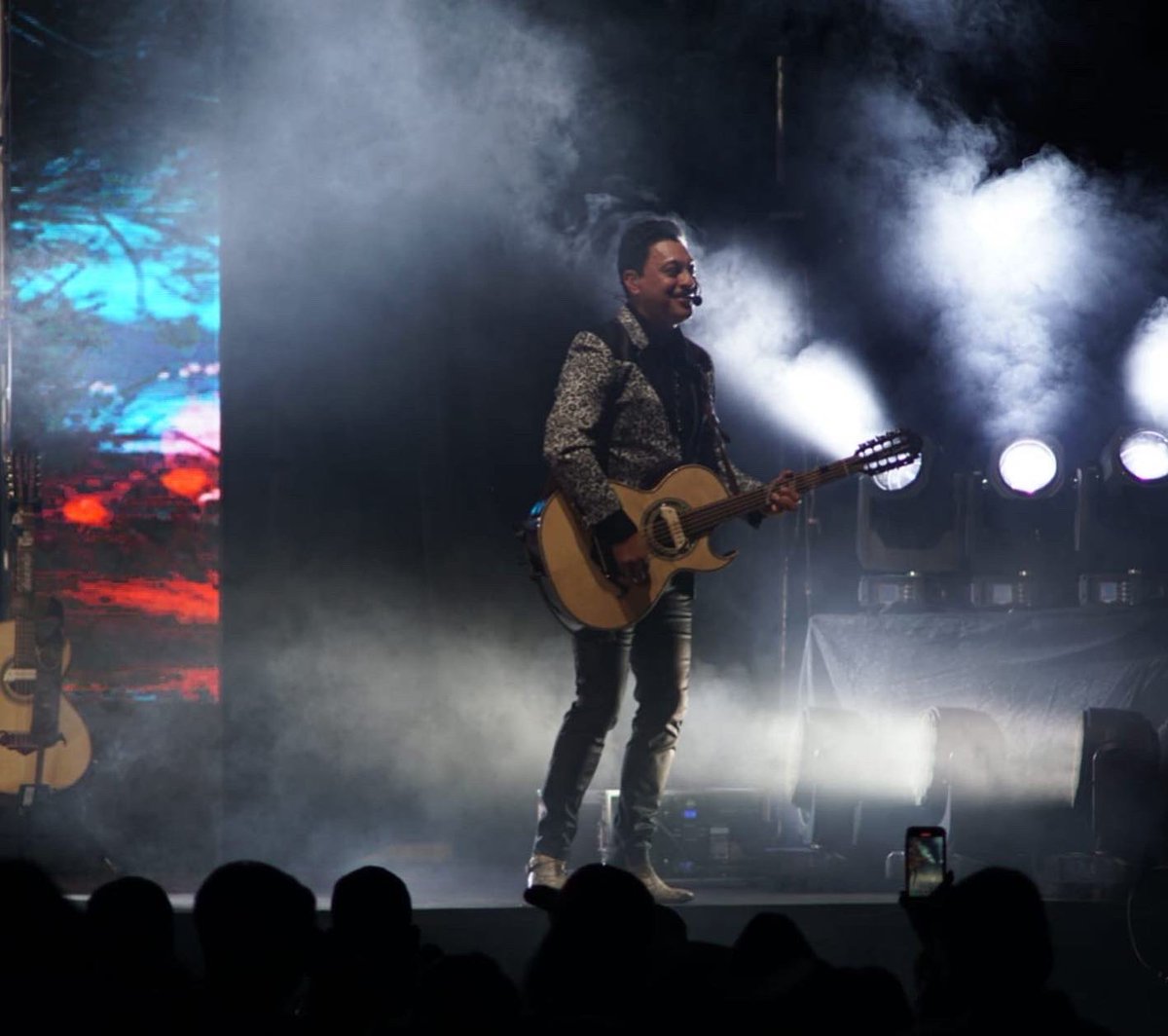 luisitodelnorte's tweet photo. Una noche inolvidable la que se vivió anoche en #elpasotx Con #soldout incluido.
@lostigresdelnorte #lostigresdelnorte #concierto #norteñas #mariachi #norteño #littetiger #luisthelittletiger #actitudtigres #chilebolita #chilebolitahernandez #hermosocariño https://t.co/aPdlcIQPdJ