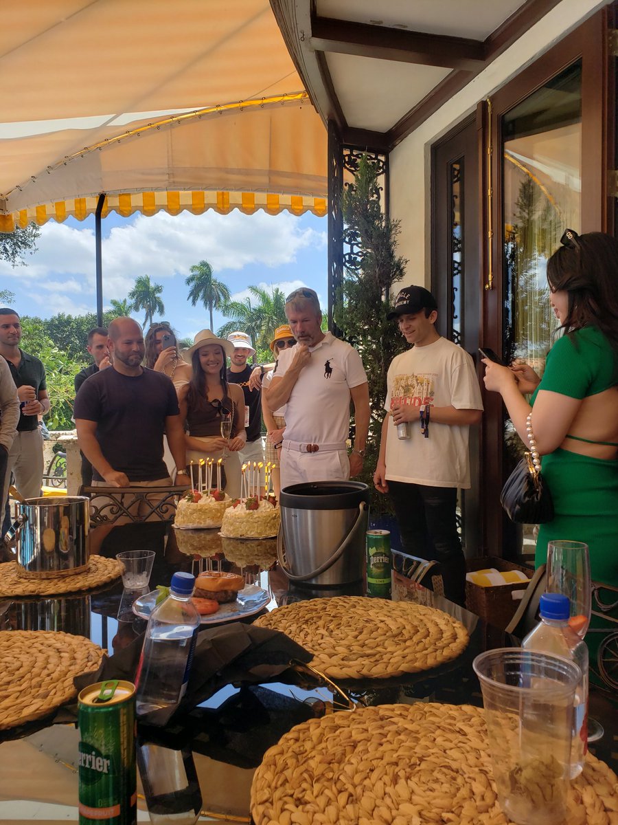 mikealfred's tweet photo. A little #Bitcoin celebration with the plebs. https://t.co/mz8w1fe7IO