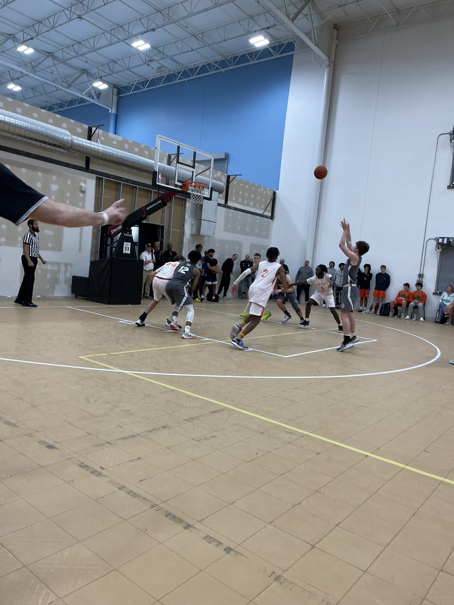 Force win the 2nd game 59-57 over #hooproots17u everyone contributed  🏀 <a href="/CangianoCosmo/">Cosmo Cangiano</a> w16 <a href="/jordan_winnik/">Jordan Winnik</a> w10 <a href="/NookBasketball/">SpookyNookBasketball</a> back at it on court 6 10:50 tomorrow