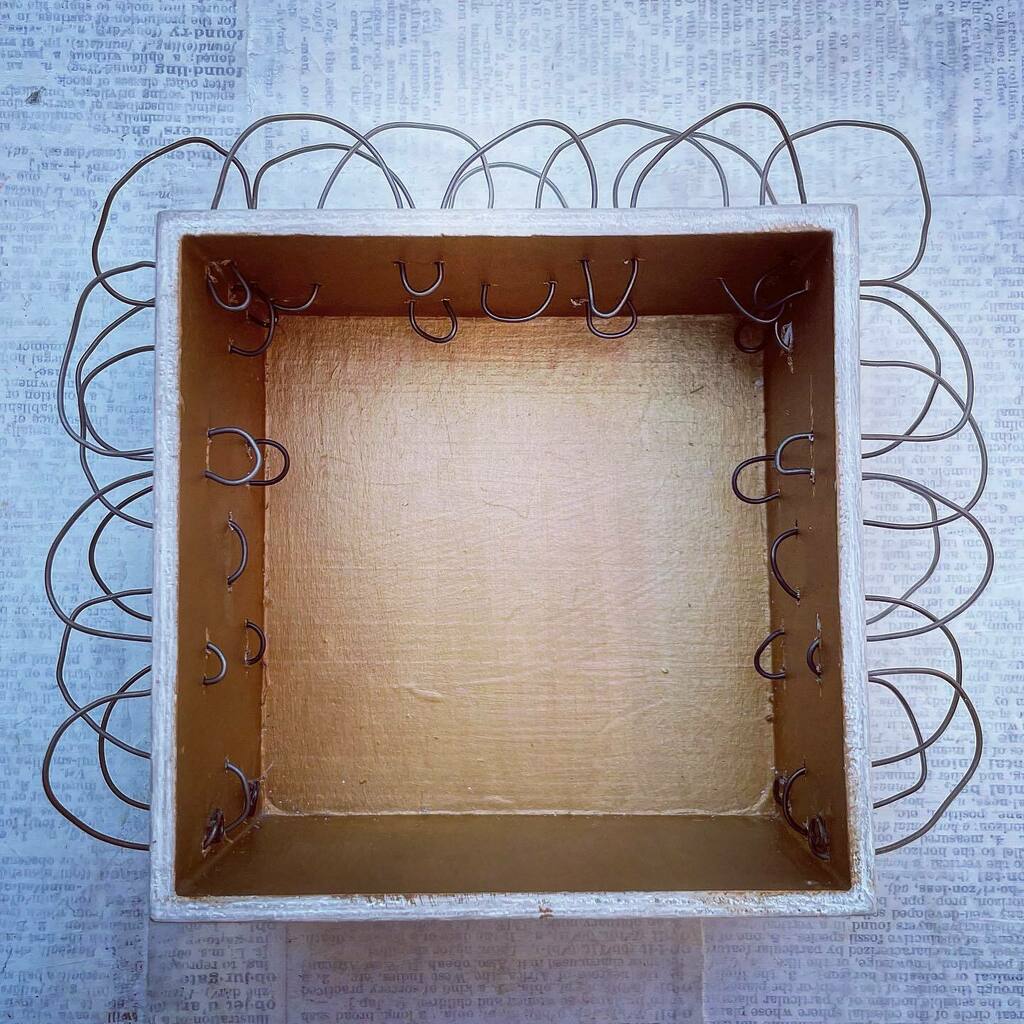 56/100: This box needed some texture on the outside, and I was having trouble coming up with how to add it. This morning, I was struck with the idea of drilling into the box and weaving wire. So…that’s exactly what I did. I love it. 

Going with my i… https://t.co/kwsDl9Yws0 https://t.co/uazMeU0smb