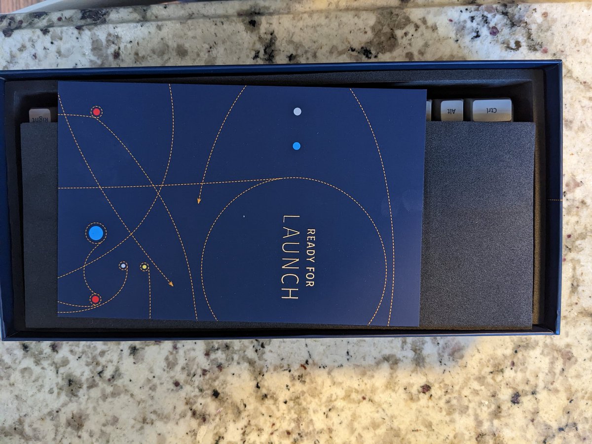 propupul's tweet image. It's here. Thank you @system76! ♥️♥️