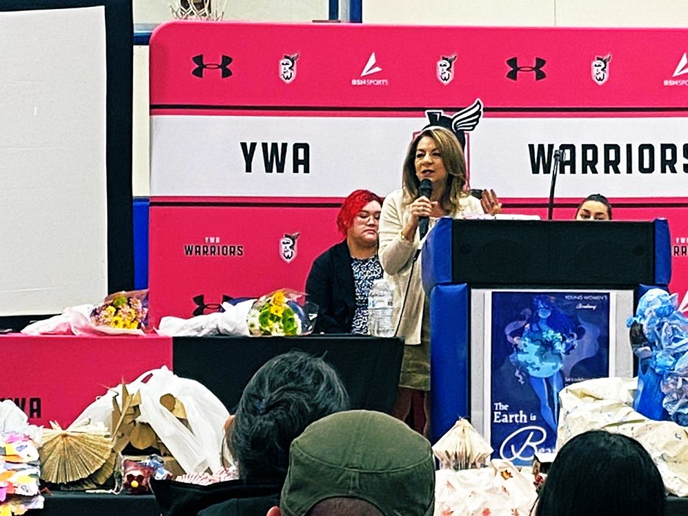 YWSteamPrepNT's tweet photo. Our Superintendent kicking off the 2nd Annual Women’s Conference! Inspiring our students to Be Courageous, Be Humble,  and Be YOU! She is definitely hands-on &amp; jumped into action to help our presenters. A true leader &amp; role model for us all! #iamepisd @DsayavedraEPISD @ccontive https://t.co/dWPrwbJNsH