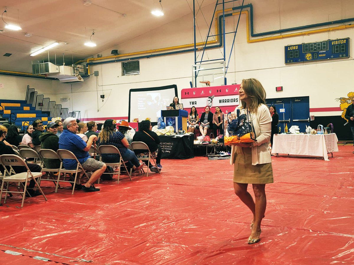 YWSteamPrepNT's tweet photo. Our Superintendent kicking off the 2nd Annual Women’s Conference! Inspiring our students to Be Courageous, Be Humble,  and Be YOU! She is definitely hands-on &amp; jumped into action to help our presenters. A true leader &amp; role model for us all! #iamepisd @DsayavedraEPISD @ccontive https://t.co/dWPrwbJNsH