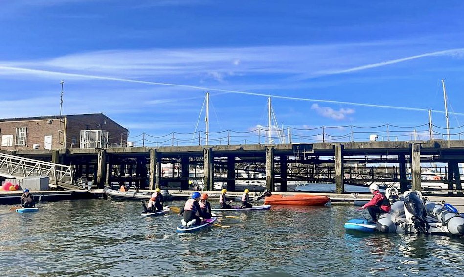 GirlguidingEdin's tweet photo. 2nd Kirkliston Guides didn't let the cold bother them; they had an 'amazing' time paddle boarding at @PEWatersports.

'The girls were fantastic &amp; even those [who] weren't keen challenged themselves,' leader Cher Rutherford said.

#PaddleBoarding #PortEdgar #GirlguidingEdinburgh https://t.co/mBzT8rIUIY