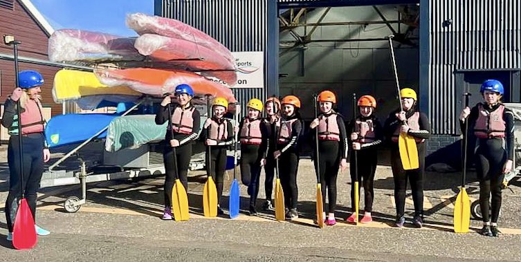 GirlguidingEdin's tweet photo. 2nd Kirkliston Guides didn't let the cold bother them; they had an 'amazing' time paddle boarding at @PEWatersports.

'The girls were fantastic &amp; even those [who] weren't keen challenged themselves,' leader Cher Rutherford said.

#PaddleBoarding #PortEdgar #GirlguidingEdinburgh https://t.co/mBzT8rIUIY