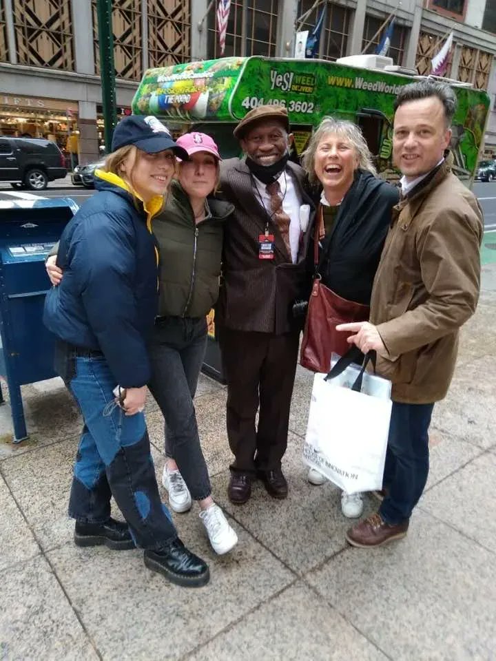 lushy8768's tweet photo. Manager Stephen making Friends With A Family Of Tourist From Germany 🇩🇪 While Talking About “ Lushy Banton” Song Being Song Of The Year In Germany For 2021 , On 7th Avenue In New York City  Fun Was Had In The Big Apple . https://t.co/NuaGGcA9lR. https://t.co/hZlawaDjWn