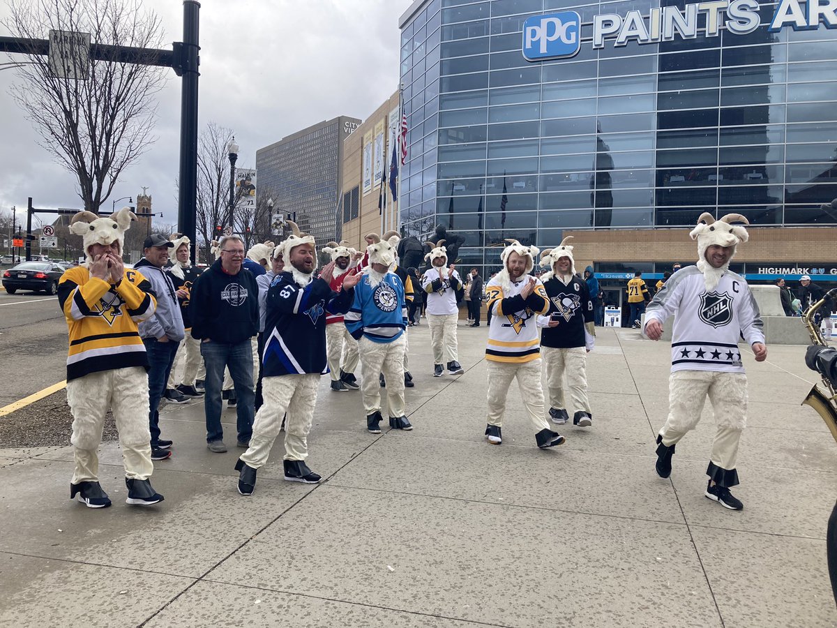Check out these guys in Sidney Crosby goat outfits lol 🐐