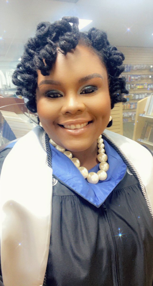 dgrlfresh's tweet photo. To God be ALL the glory π#ubgrad https://t.co/8ulQupO3Th