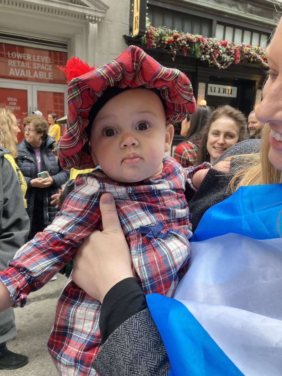 CyrusMMcQueen's tweet photo. Molly’s first parade!! #TartanDayParade #NYC 🏴󠁧󠁢󠁳󠁣󠁴󠁿🥁 https://t.co/wclbmRyspw