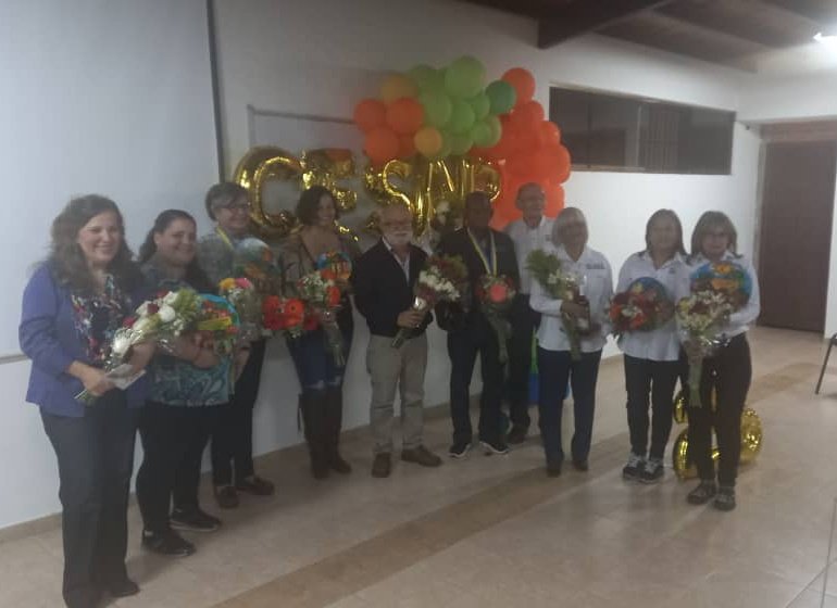 CESAP_AC's tweet photo. Los homenajeados de la #SemanaDeEstudio2022 del @CESAP_AC, recibieron todo el cariño y reconocimiento de los demás cesapianos por sus años de labor en la institución y cada una de las asociadas. 

Que vengan muchos más años! 🙌🏼

#SomosCesap #09Abril #venezuela https://t.co/GyiUwv5dLW