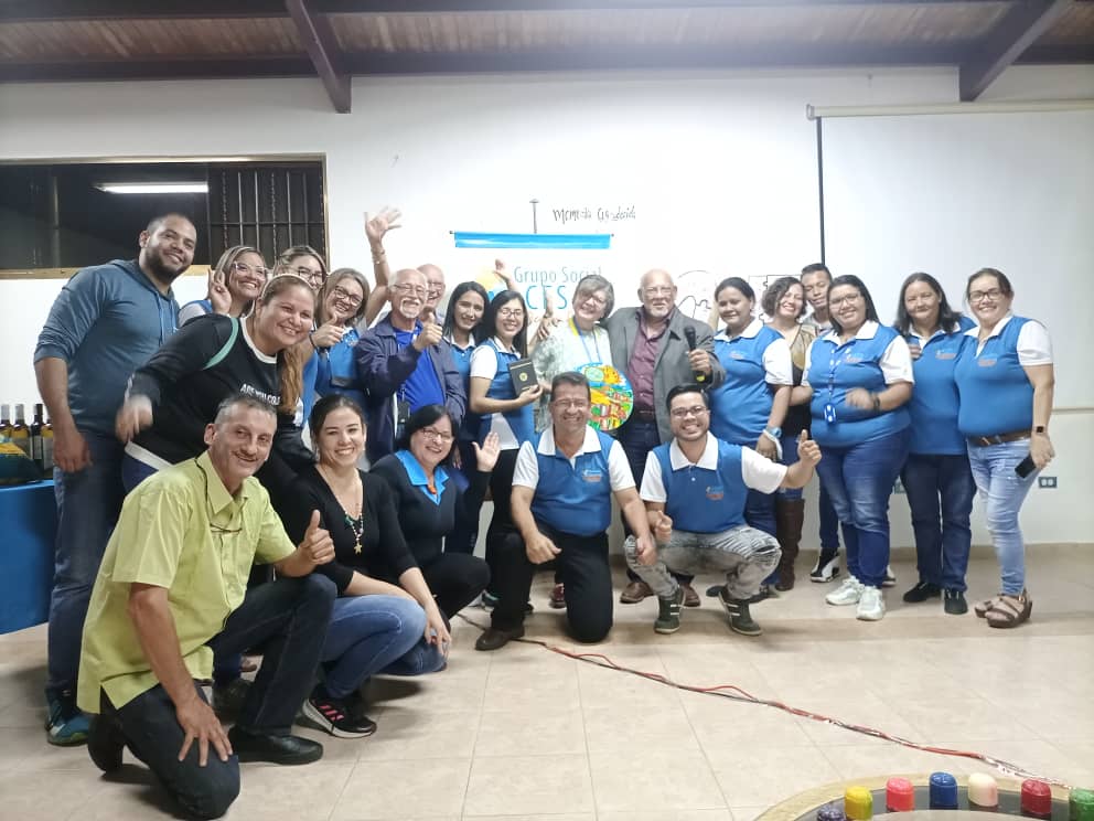 CESAP_AC's tweet photo. Los homenajeados de la #SemanaDeEstudio2022 del @CESAP_AC, recibieron todo el cariño y reconocimiento de los demás cesapianos por sus años de labor en la institución y cada una de las asociadas. 

Que vengan muchos más años! 🙌🏼

#SomosCesap #09Abril #venezuela https://t.co/GyiUwv5dLW