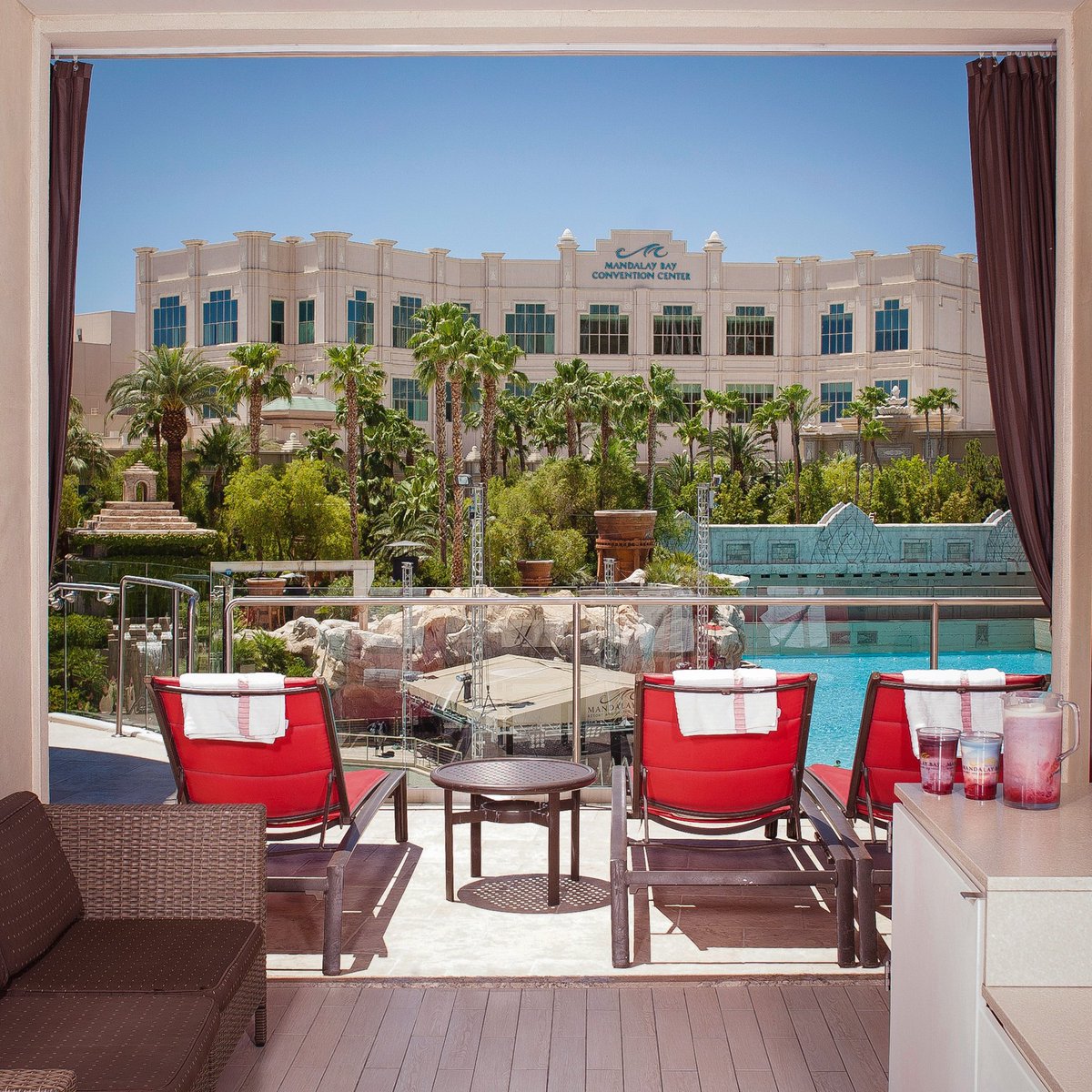 MandalayBay's tweet photo. Moorea Beach Club is now open. It's time to find some peace in #toptional paradise. 👙🍾 https://t.co/zlThtmy1dx