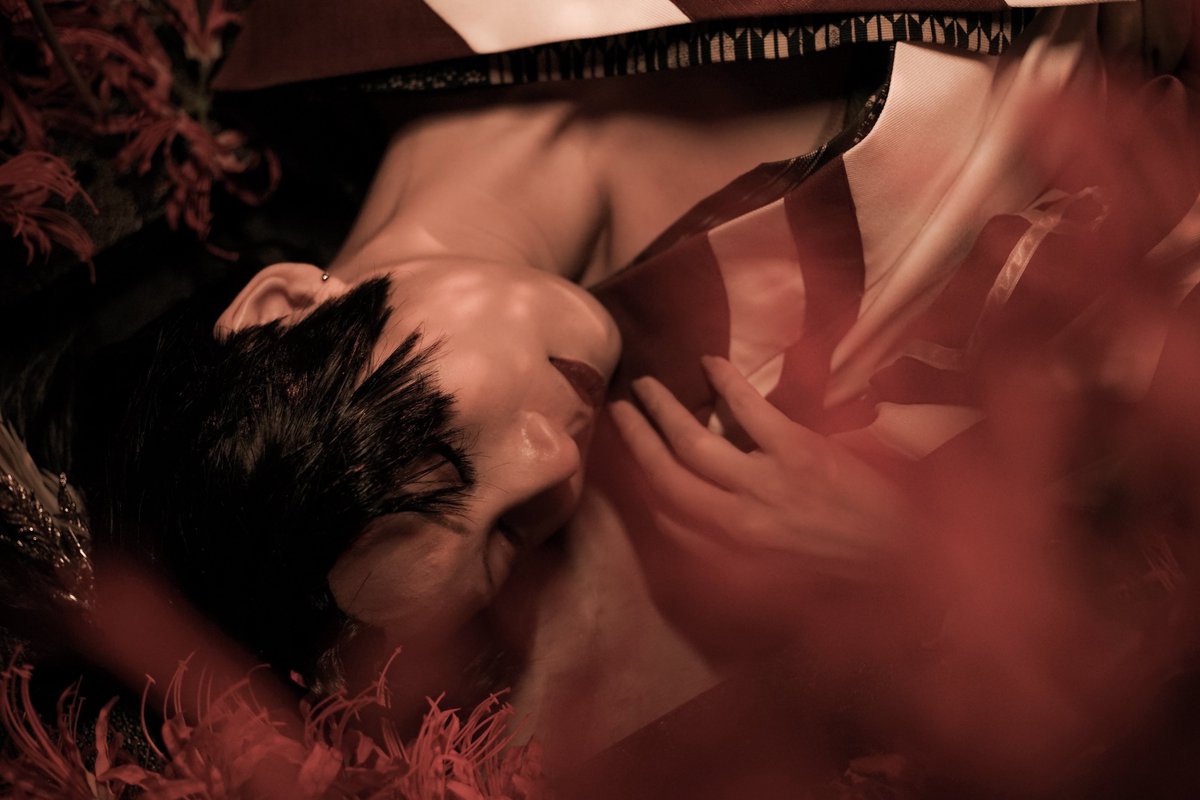 彼岸花棚真的太美了🥺

神樂 cn Qin
📷：一九

#inuyasha #犬夜叉 #sesshomaru #殺生丸 #kagura #神樂 #殺神 #殺樂 
#sesskagu #cosplayer #coser