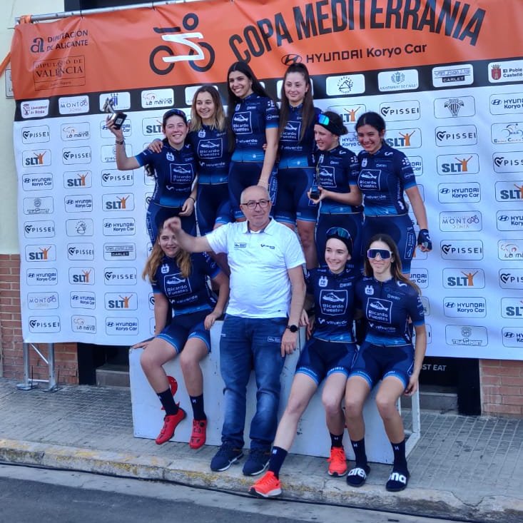 😊 Podio para las chicas en Gandía, ya que las juveniles se han adjudicado el triunfo por equipos y han querido compartir el premio con sus compañeras cadetes.

⭐️ #ValverdeTeam #RicardoFuentes