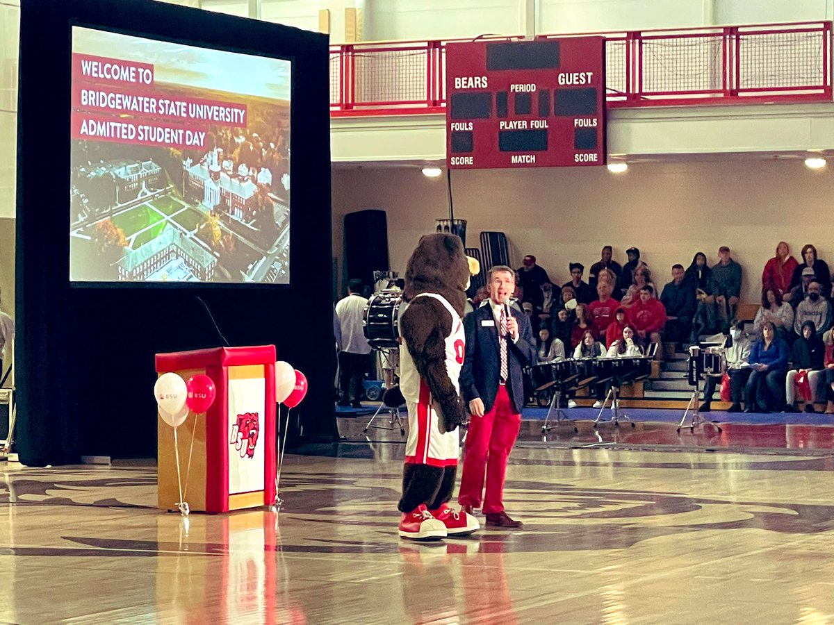 MargaretABrooks's tweet photo. Happy to be at today’s Spring 2022 Admitted Student Day Celebration at @BridgeStateU with so many excited students and families…and @Bristaco! @BSUAdmissions @BSUECONOMICS #ThisisBSU https://t.co/3bLmGhtjRu