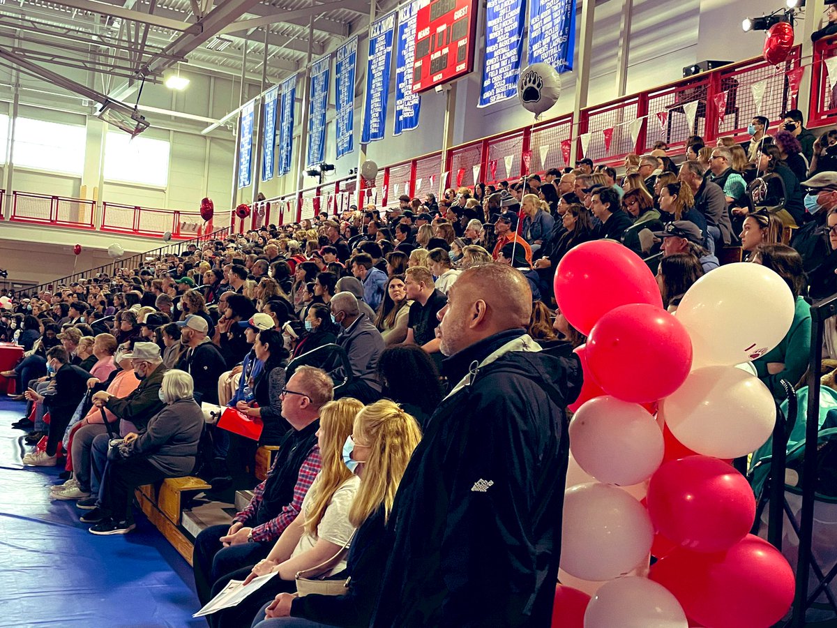 MargaretABrooks's tweet photo. Happy to be at today’s Spring 2022 Admitted Student Day Celebration at @BridgeStateU with so many excited students and families…and @Bristaco! @BSUAdmissions @BSUECONOMICS #ThisisBSU https://t.co/3bLmGhtjRu