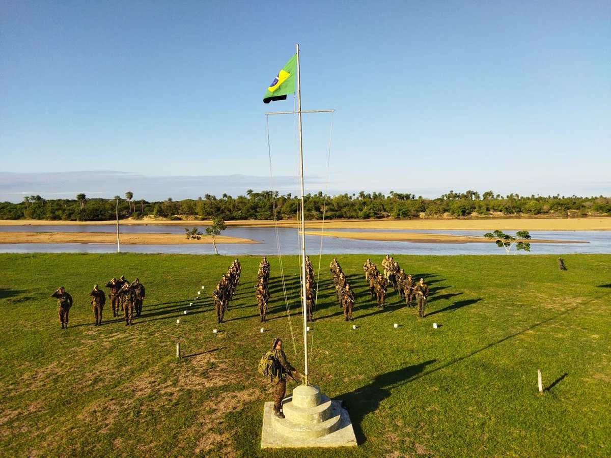 rocha_jayro's tweet photo. Estágio de Adaptação ao Pantanal. Militares recém chegados no CMO treinam técnicas, táticas e procedimentos para o emprego no ambiente pantaneiro. Defesa e preservação da Fronteira Oeste!!! https://t.co/NcYgteUCmt