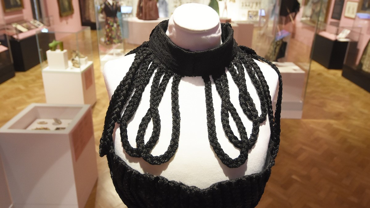 theboxplymouth's tweet photo. The Little Black Dress is a iconic fashion item - and now we have one of our own on display thanks to artist Maurizio Anzeri.

Find out more about this amazing wearable sculpture which you can see on display in our 'Dress Code' exhibition: https://t.co/U1YUZZbLaK. https://t.co/ndwLS6okON