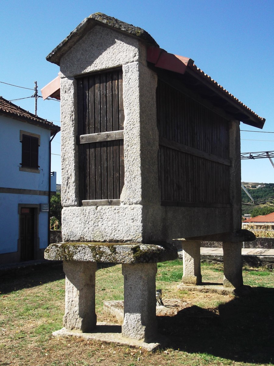 alentejo_1970's tweet photo. #Espigueiros #ParadeladoRio #Montalegre 
They are a regular presence in the landscapes of Northern Portugal and Galicia. The granaries are barns where the farmers keep the ears of corn whether private or communal. 
#myphotos 📸 https://t.co/HLZfBqkZ1d