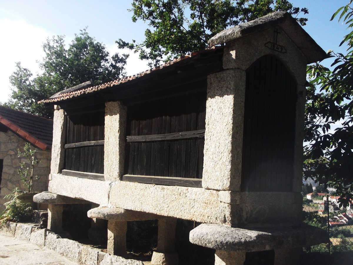 alentejo_1970's tweet photo. #Espigueiros #ParadeladoRio #Montalegre 
They are a regular presence in the landscapes of Northern Portugal and Galicia. The granaries are barns where the farmers keep the ears of corn whether private or communal. 
#myphotos 📸 https://t.co/HLZfBqkZ1d