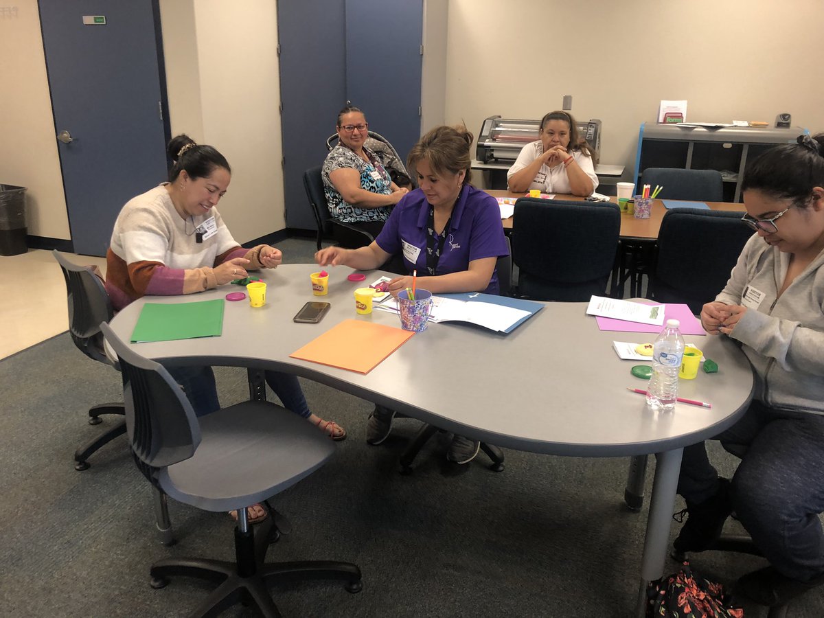 Fes_Hill's tweet photo. We had our first Practical Parent workshop this past Monday and it was a great success. Looking forward to our next one this coming Monday!  Tuvimos nuestro primer taller de padres este pasado lunes y fue un gran éxito. Nos vemos el lunes!
#FamilyEngagementSLE https://t.co/9Oawp5CeXx