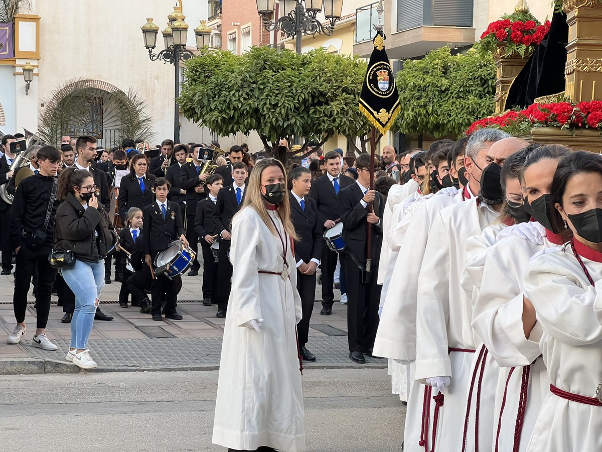 CsRinconVict's tweet photo. Salida procesional del Santísimo Cristo Crucificado y María Santísima de los Dolores de la Cofradía de Rincón de la Victoria. 

Nuestras concejalas @ElenaCsRincon y @ClarisaPerles participan en esta jornada de fe como capataces del trono. https://t.co/dKGOGoGaQ4