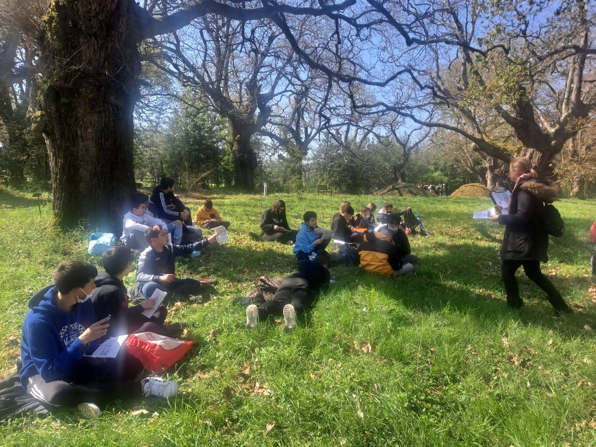iescorredoria's tweet photo. Los alumnos y alumnas de 1º ESO realizan en el Jardín Botánico Atlántico de Gijón las actividades del proyecto "Los usos de las plantas"....
https://t.co/EQFhoDWbHX https://t.co/hudni1TRRw