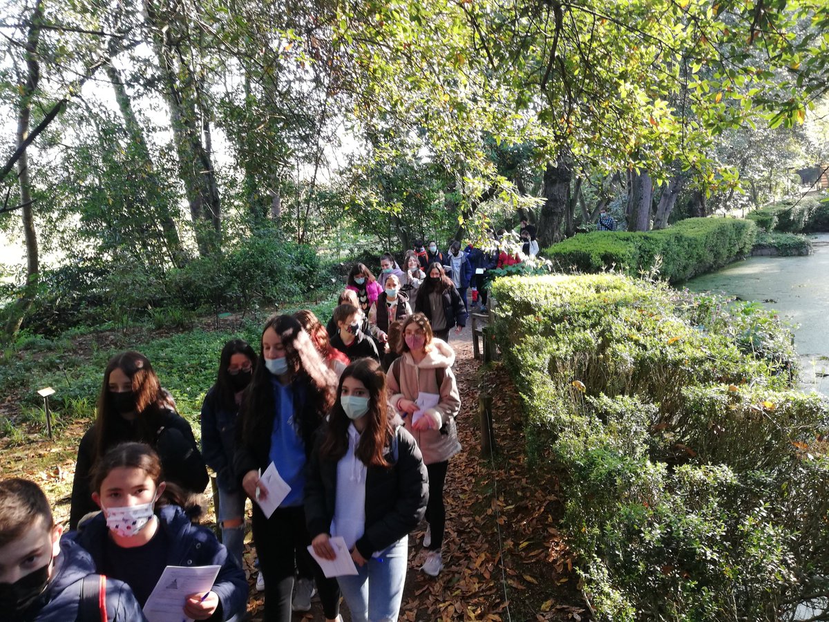 iescorredoria's tweet photo. Los alumnos y alumnas de 1º ESO realizan en el Jardín Botánico Atlántico de Gijón las actividades del proyecto "Los usos de las plantas"....
https://t.co/EQFhoDWbHX https://t.co/hudni1TRRw
