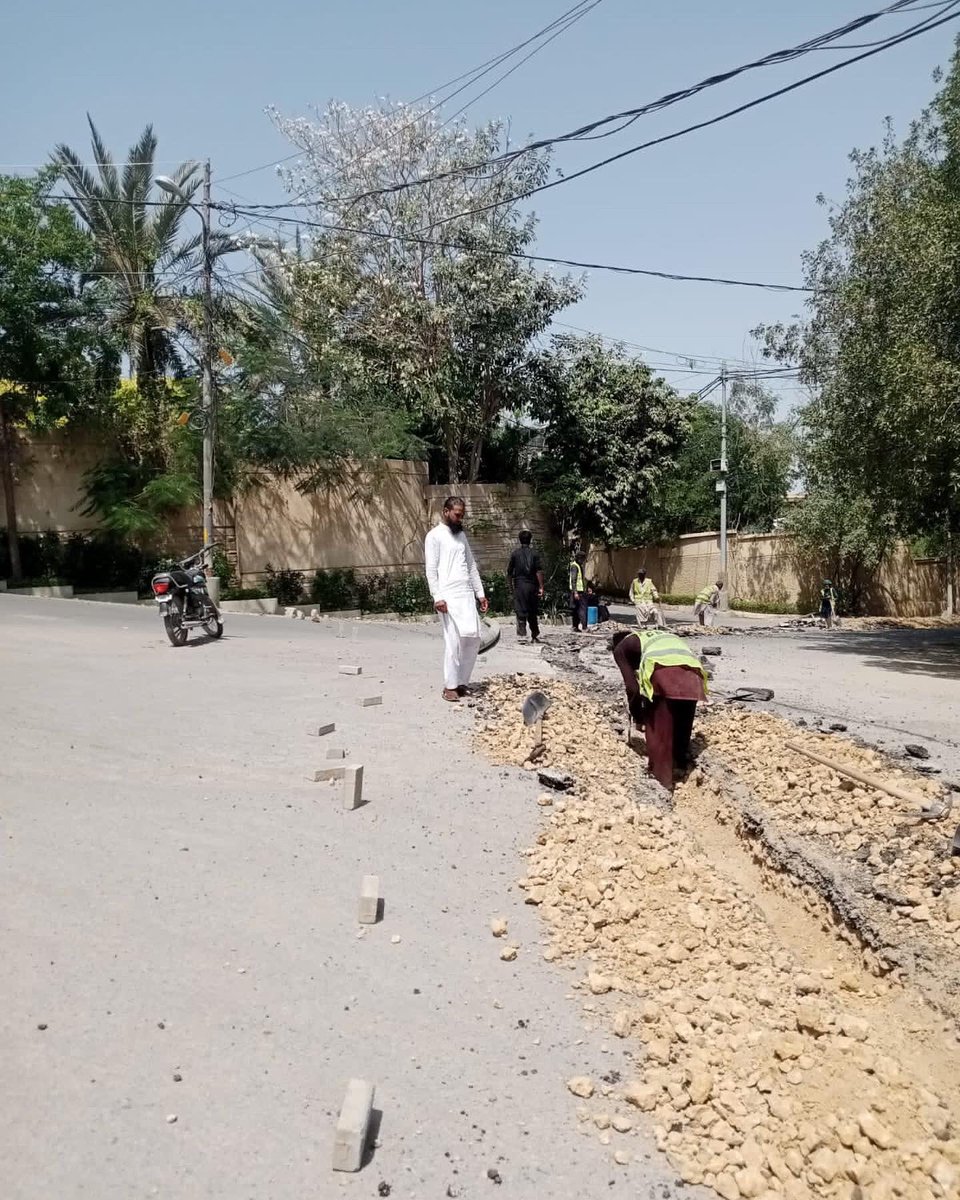 BoardClifton's tweet photo. Laying of water supply pipe line at 5th gizri st ph-IV.
#Pakistan #Sindh #Karachi #DHAKarachi #Clifton #CBCEngingeering #CantonmentBoardClifton #CBC #cleangreencliftondha 
#cbcwork https://t.co/Uy1a04rHH9