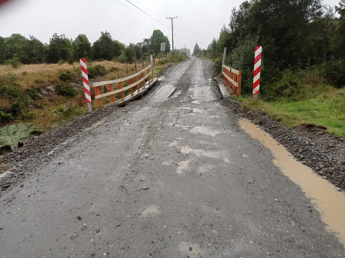 alerceweb's tweet photo. @TomasGarate Puente Colonia la Poza está con viga estructural quebrada, vecinos del sector piden presencia de Municipalidad de Puerto Varas y Vialidad. https://t.co/lMpj31KkqI
