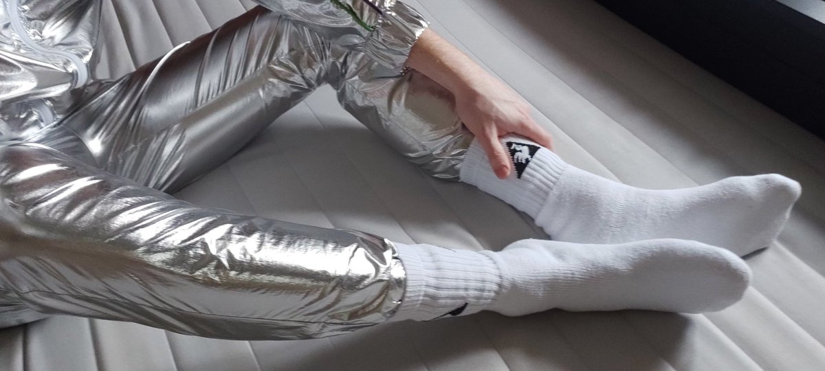 shinytrackielad's tweet photo. 🐷🐷🐷 #shinytrackie #shinytracksuit #shinysilver #feet #nylontrackie #nylontracksuit #nylonsilver #scallyboy #scallylad #aasssoxx #gayboy https://t.co/PB9mvctbL3