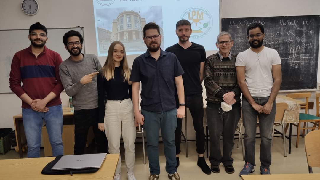 SihorMarcel's tweet photo. Půlroční stáž na #prifuk utekla jak voda. #intersip #nanomaterials #vsbtuo https://t.co/BloZELZwJB