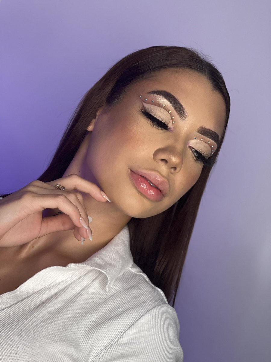 evellynclair's tweet photo. loving this makeup ๐ #evellynclair #streamate https://t.co/JMfMMgXCTu