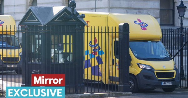 EXCL: Under-fire Rishi Sunak moved his family’s belongings out of Downing Street today as he clings onto his job as Chancellor. - our @mikeysmith reports https://t.co/nzyhFNlL3T https://t.co/A3KaSbhA9Z FOLLOW TO SUPPORT @torysleazeUK https://t.co/PRsjqtKXrI