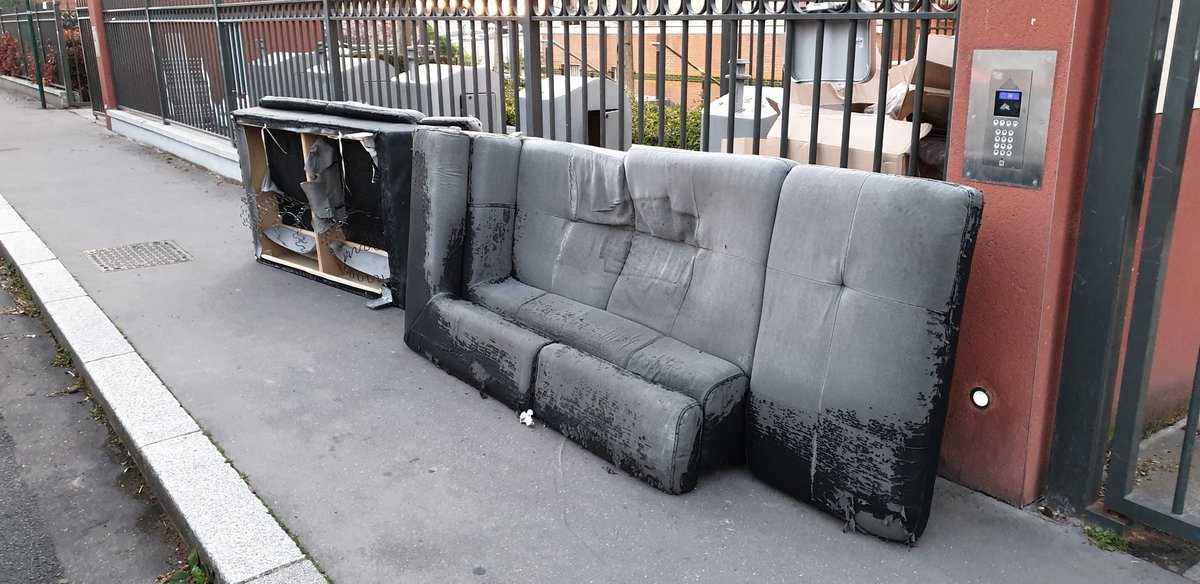 CAbandonnee's tweet photo. Comment le maire #eelv de #Colombes peut il parler de DIGNITE quand on va planter des orangers en Tunisie et laisser pousser des canapés et des sacs poubelle dans sa propre ville ?
#shamovitcherie #escrolo
#saccageColombes #Colombescrade
#Colombescrasse https://t.co/ermvchWMqb