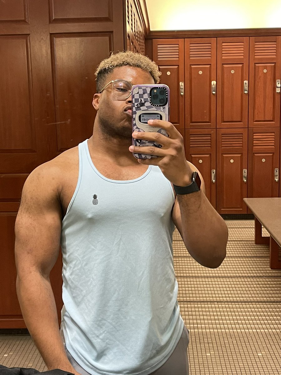 popiridescence's tweet photo. not me having this much of a change in a year. kinda shook https://t.co/WtlDCwlv4I