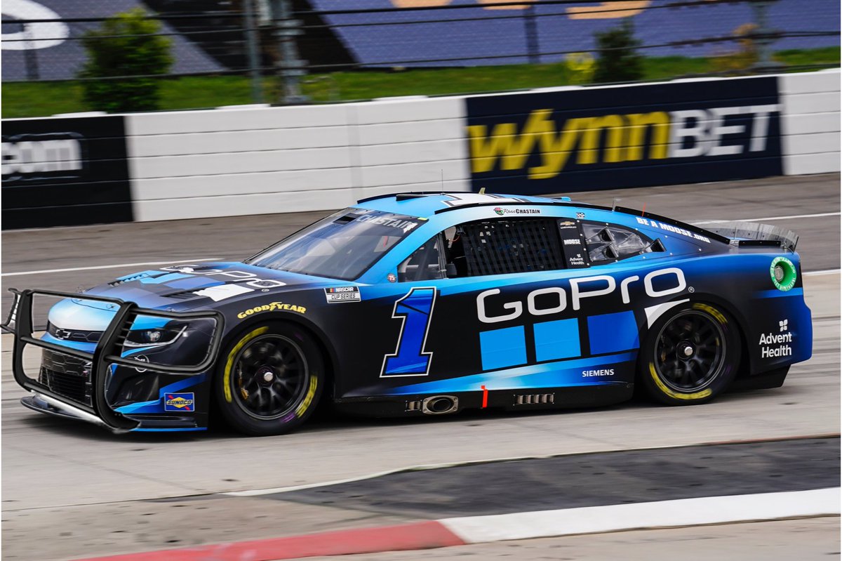 KolbyHansen's tweet photo. @RossChastain @TeamTrackhouse @MartinsvilleSwy @GoPro @TeamChevy @FS1 Gonna need that new Paperclip Aero package! 😂. Good luck today Ross! 👍🏻 https://t.co/DZzHks92hV