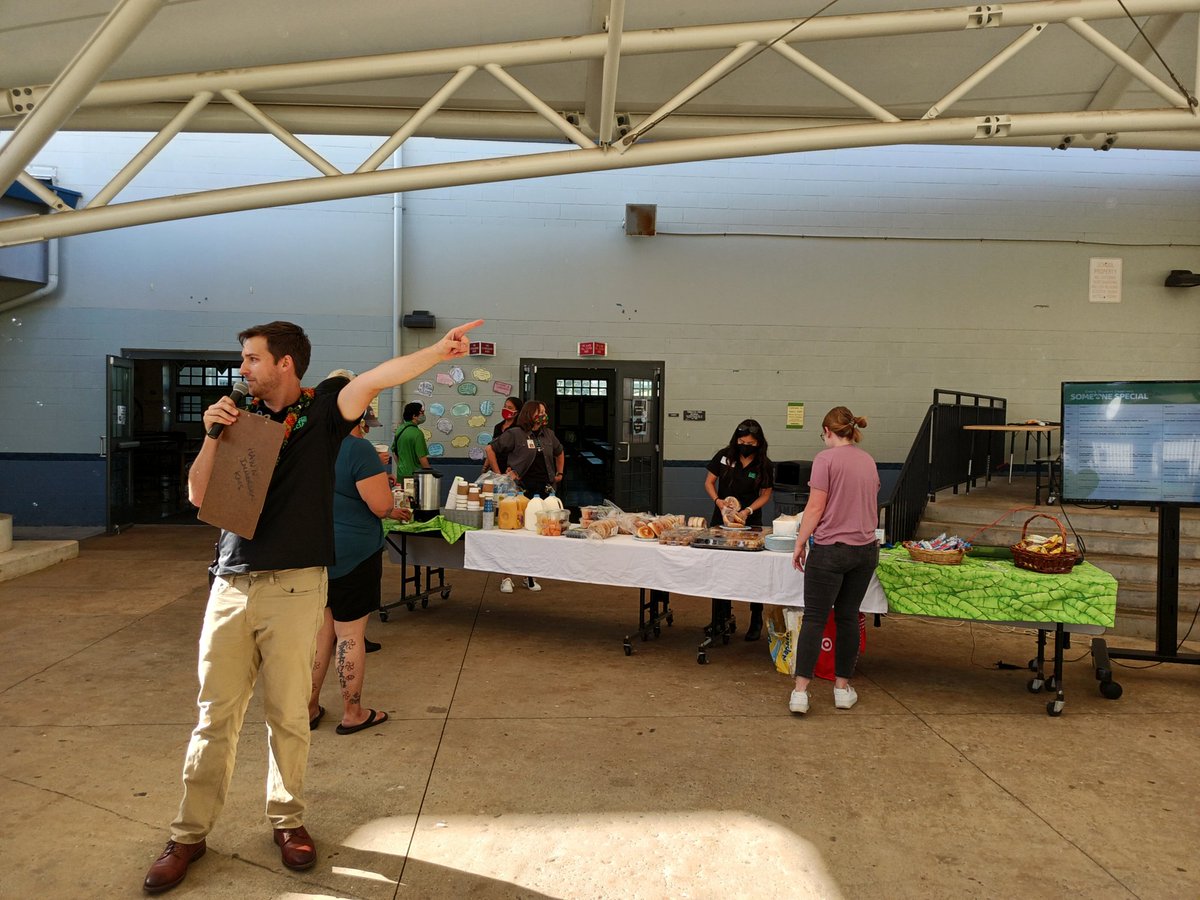 KristenBrummel's tweet photo. It's bubbles &amp; games &amp; iced coffee &amp; special students &amp; teachers here at #Speducatorconnection2022! @Some1Special808 @HIDOE808 https://t.co/dJTaFkYb9J
