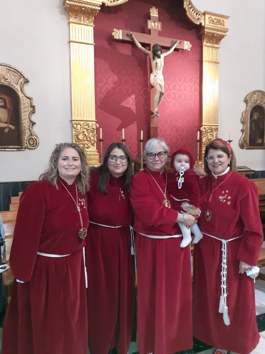AnaArenasFernn1's tweet photo. Estamos de vuelta!!! Primera procesión "los niños de la Gavia" #SemanaSanta2022 #semanasantaminera #cristodelosmineros #familia #lasmujeresdemivida #mipequeñoprincipe #suprimeraprocesion #conmuchasganas ❤🖤 https://t.co/xl2zyYXkxq