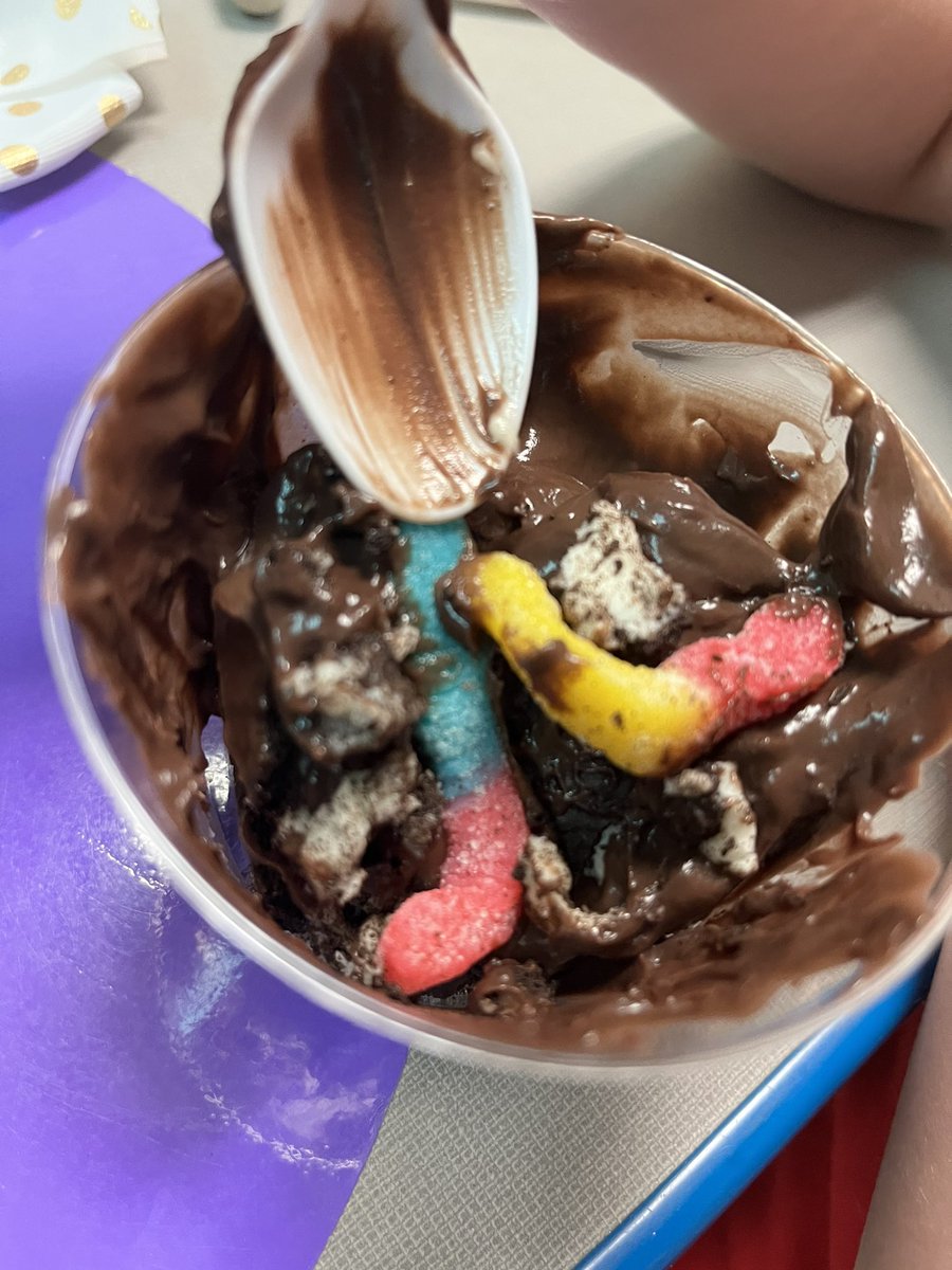 mrs_jander's tweet photo. Making our own snack in PreK is yummy fun!  Dirt Pie😋 In PreK we play, learn &amp; grow together🍎@NolaKWilson https://t.co/cOLnAfHKV6