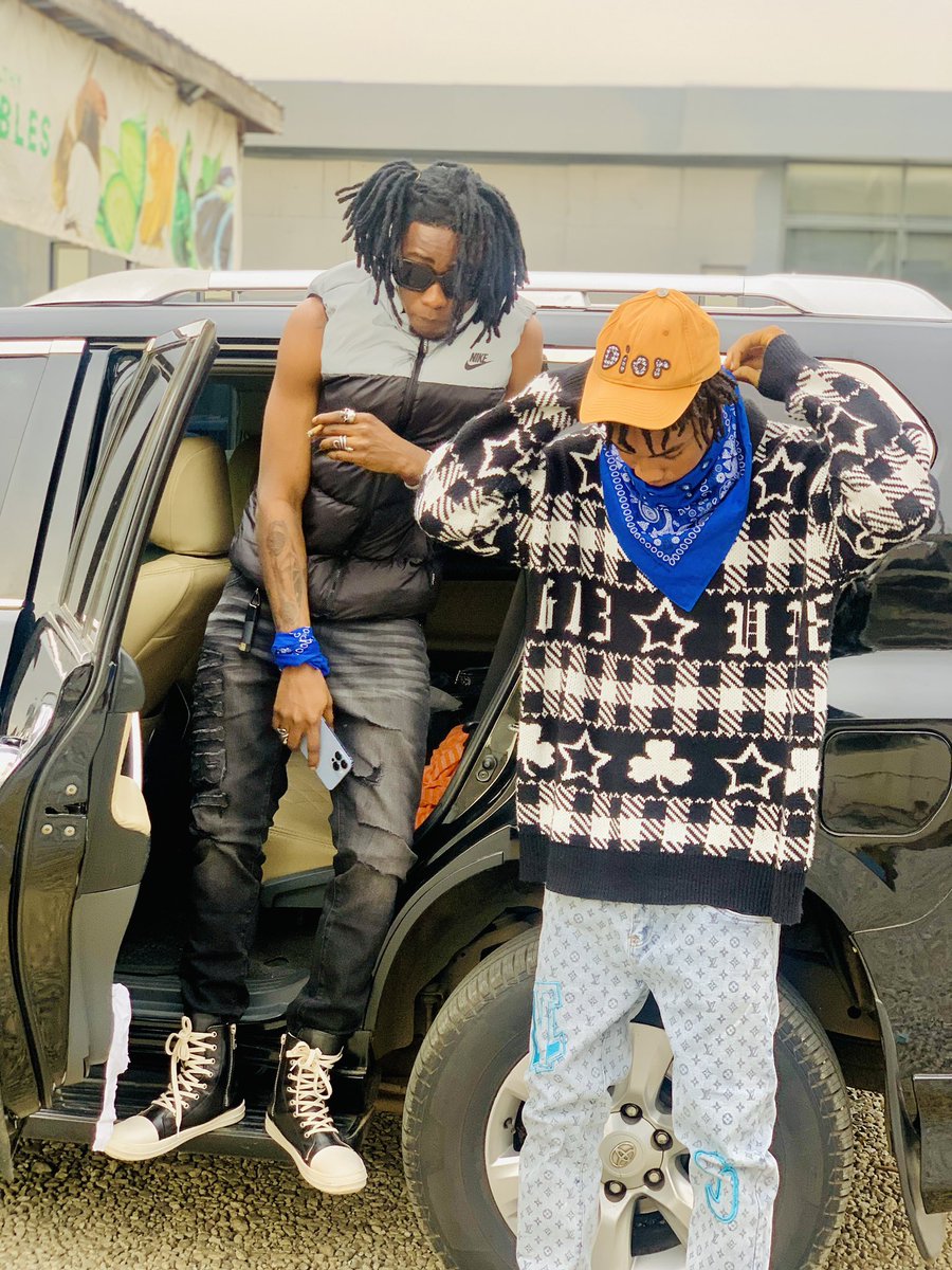 Eazege's tweet photo. FOREVER GRATEFUL❤️ As we express our gratitude, we must never forget that the highest appreciation is not to utter words but to live by them 🥰🥰❤️ thanks to @jeriqthehussla for making my day brighter 🔵🎞 Iyoo forever katel 🌹🅿️ https://t.co/vSwUOeL0aX