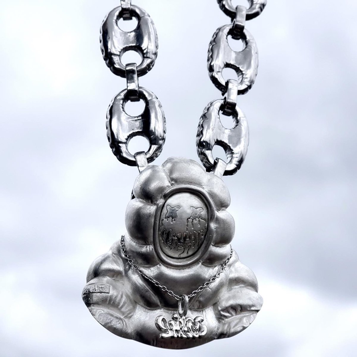 Smircs x <a href="/unjustjewelry/">UNJUST JEWELRY®</a> limited edition. It consists of 9 NFT’s with unique handcrafted Smircs jewels. We will, of course, have a giveaway! Rules to win a FREE Smirc and jewelry
1️⃣ Follow @thesmircs and <a href="/unjustjewelry/">UNJUST JEWELRY®</a>
2️⃣ Like, comment &amp; @ friends 
3️⃣ Follow us on Twitter &amp; RT